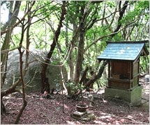 夫婦岩と夫婦岩荒神