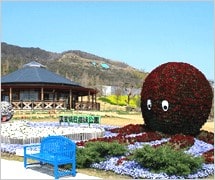 タコトピアリー（タコの花人形）/明石海峡公園